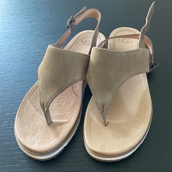 6.5 Brand new tan UGGs women’s sandals - Picture 2 of 4
